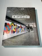 In Opdracht, Boeken, Ophalen of Verzenden, Zo goed als nieuw