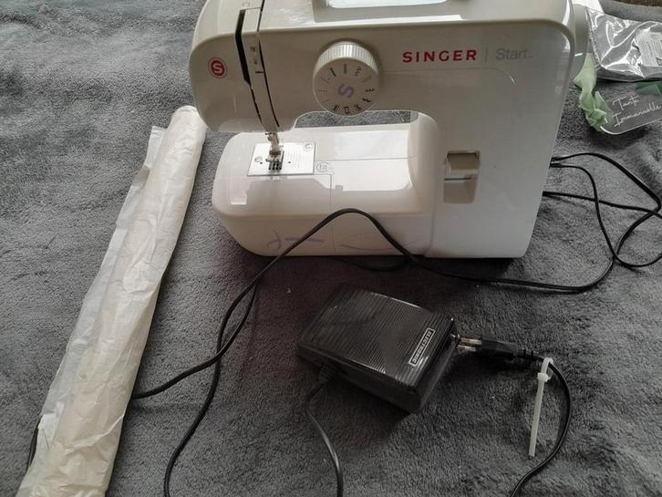 Naaimachine, stof & garenkastje, Hobby en Vrije tijd, Naaimachines en Toebehoren, Ophalen