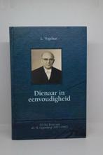 Dienaar in eenvoudigheid - L. Vogelaar, Ophalen of Verzenden, Gelezen