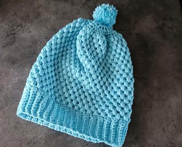 Gehaakte Muts met Pompon - Lichtblauw beschikbaar voor biedingen