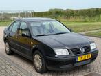 volkswagen bora 1.6 16v Sportline 77KW Bj 2002 AIRCO Zwart, Auto's, Euro 5, Gebruikt, Bora, 4 cilinders