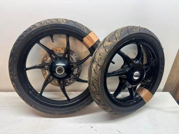 Verschillende velgen met banden Sym, Kymco, Niu, Segway beschikbaar voor biedingen