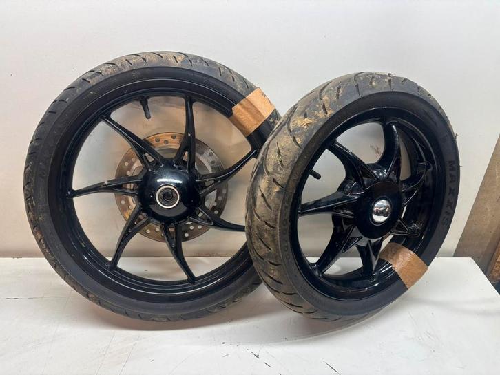 Verschillende velgen met banden Sym, Kymco, Niu, Segway, Fietsen en Brommers, Brommeronderdelen | Scooters, Gebruikt, Overige merken