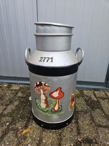 Beschilderde Melkbus - 55cm Hoog, 32cm Breed beschikbaar voor biedingen