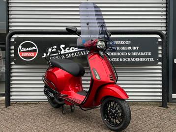 Vespa Sprint Candy Red Brom 2022 5276 km GARANTIE beschikbaar voor biedingen