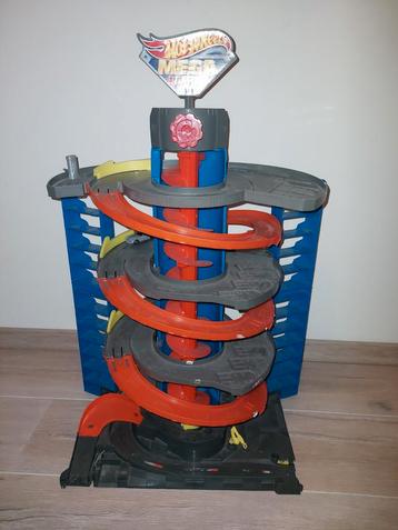 Hot Wheels Mega Garage + Autootjes beschikbaar voor biedingen