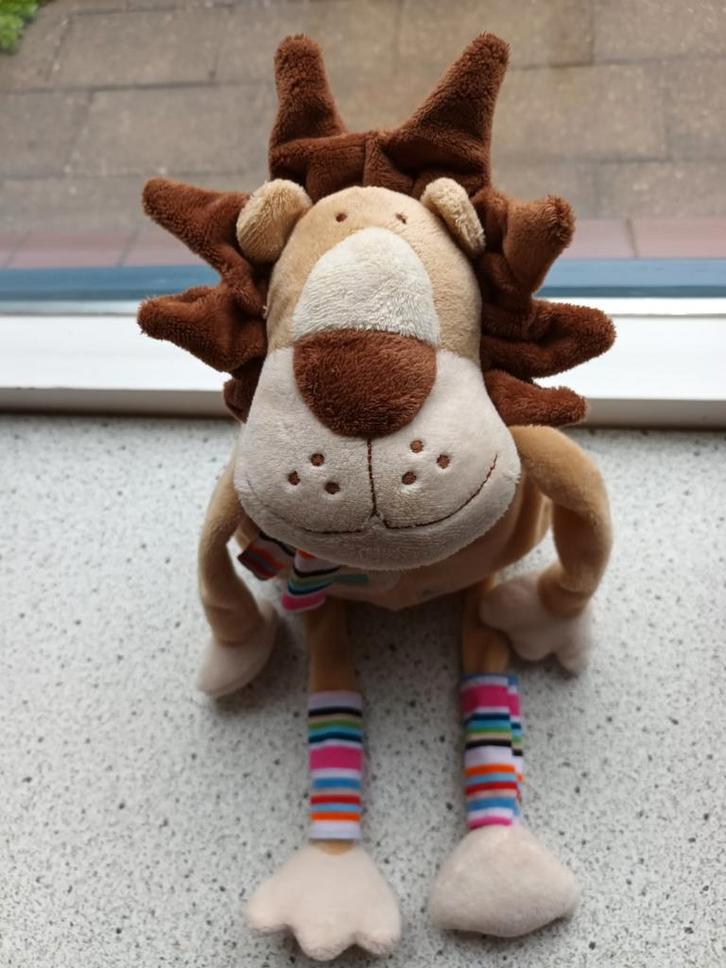 Leeuw merk Bremel of Aldi met gestreepte sjaal +beenwarmer, Kinderen en Baby's, Speelgoed | Knuffels en Pluche, Zo goed als nieuw