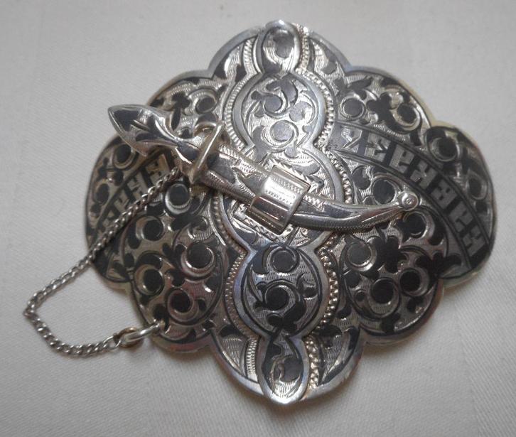 Bijzondere zilveren Russische Niello dolk riemgesp nr.453, Sieraden, Tassen en Uiterlijk, Antieke sieraden, Broche, Zilver, Verzenden