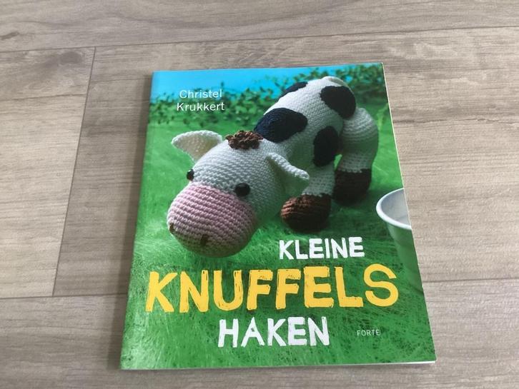 Kleine Knuffels Haken - Christel Krukkert, Hobby en Vrije tijd, Breien en Haken, Zo goed als nieuw, Haken, Patroon of Boek, Ophalen of Verzenden