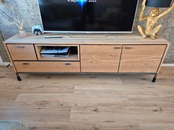 Prachtig Xooon tvmeubel 200x61x43  beschikbaar voor biedingen