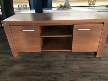 tv kast massief Notenhout beschikbaar voor biedingen