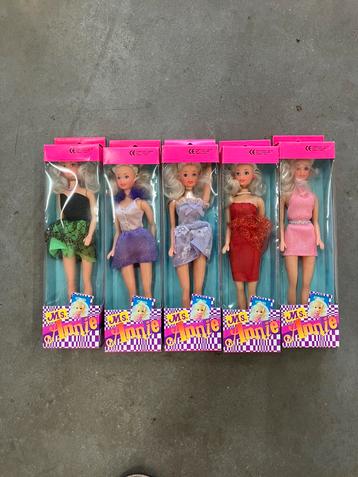 MS. Annie oude barbie poppen 5 stuks nieuw in doos beschikbaar voor biedingen