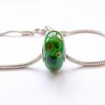 Handgemaakte glaskraal met groot gat, groen met vlekken, Hobby en Vrije tijd, Kralen en Sieraden maken, Ophalen of Verzenden, Nieuw