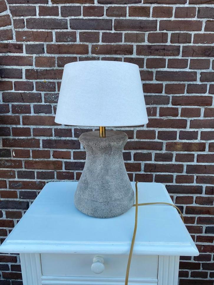 Tafel lamp, betonnen voet, Huis en Inrichting, Lampen | Tafellampen, Gebruikt, Minder dan 50 cm, Overige materialen, Ophalen