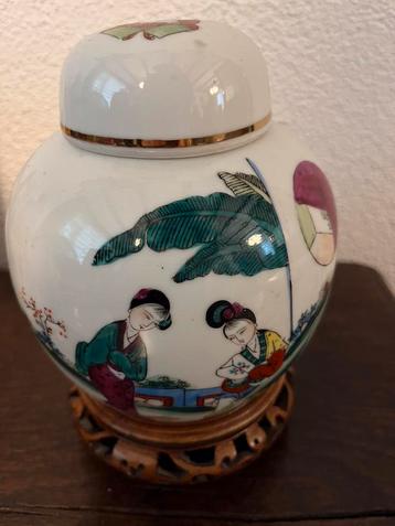 Decoratieve Chinese gemberpot – Famille Rose-stijl beschikbaar voor biedingen