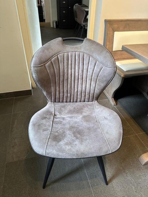 Eetkamerstoel Minot Taupe (4 stuks beschikbaar), Huis en Inrichting, Stoelen, Zo goed als nieuw, Vier, Metaal, Stof, Bruin, Ophalen