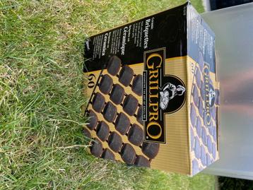 Keramische briketten barbecue  beschikbaar voor biedingen