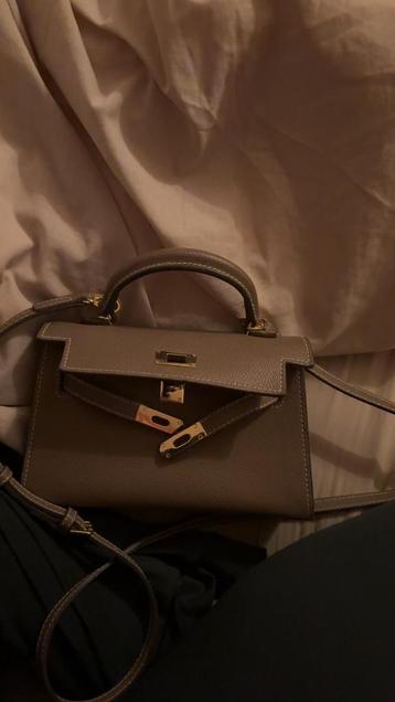 Tas beschikbaar voor biedingen