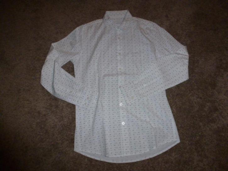2 mooie witte blouses met opdruk DNK lange mouwen maat XS, Kleding | Heren, Overhemden, Zo goed als nieuw, Halswijdte 38 (S) of kleiner