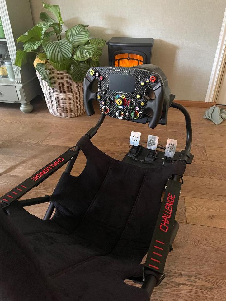 Playseat+Thrustmaster T-GT+Ferrari SF1000 stuur, Spelcomputers en Games, Spelcomputers | Sony PlayStation Consoles | Accessoires