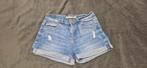 Jeansshort bershka, Ophalen of Verzenden, Zo goed als nieuw, Blauw, W27 (confectie 34) of kleiner