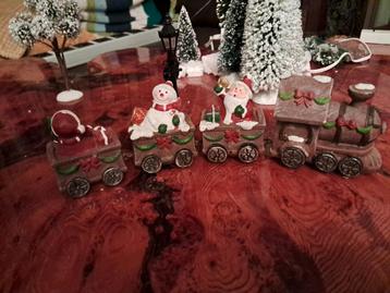 Kerst ornament. Treintje met kerstman. Steen, beschikbaar voor biedingen