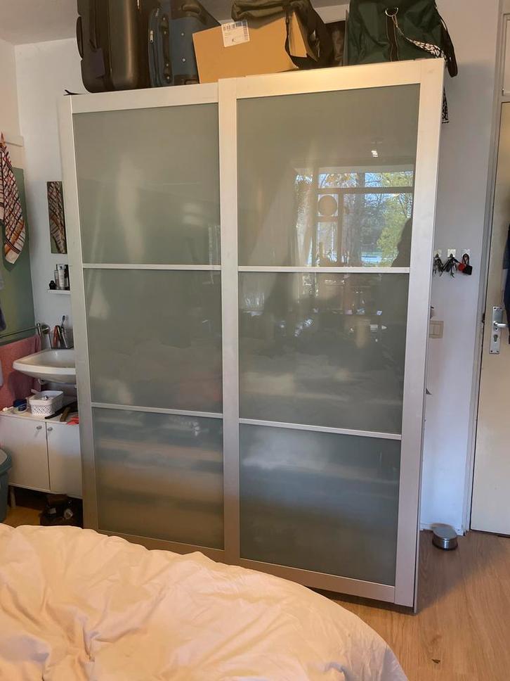 Ruime kledingkast met schuifdeuren, Huis en Inrichting, Kasten | Kledingkasten, Gebruikt, 200 cm of meer, 150 tot 200 cm, 50 tot 75 cm