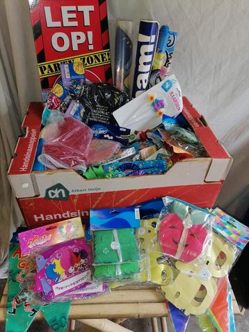 Partij rommelmarkt / feestartikelen  beschikbaar voor biedingen