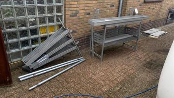 Bus inrichting met telescoopstangen en rails beschikbaar voor biedingen