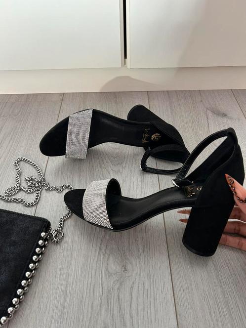 Sandalen suède met ronde hak en strass NIEUW, Kleding | Dames, Schoenen, Nieuw, Sandalen of Muiltjes, Zwart, Ophalen of Verzenden