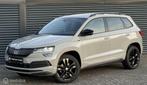 Skoda Karoq 1.5 TSI Sportline – Panodak | ACC | Trekhaak, Auto's, Skoda, Stof, 4 cilinders, 150 pk, Karoq