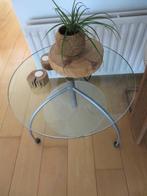Glazen tafel bijzettafel tafeltje op wieltjes glas rond, Huis en Inrichting, Tafels | Bijzettafels, Minder dan 55 cm, Gebruikt