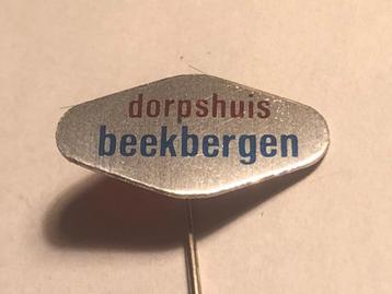 Metalen DORPSHUIS BEEKBERGEN Speld (Rood/Blauw/Aluminiumkl.)