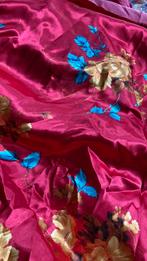 Superleuke vintage stof met bloemen print, Hobby en Vrije tijd, Overige materialen, 120 cm of meer, Ophalen of Verzenden, Rood