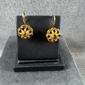 Gouden Oorbellen | 18k | 8,4g | paarse stenen | 394960 beschikbaar voor biedingen