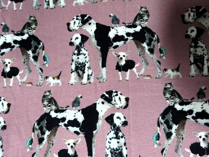 Taupe met zwart witte dieren lapje met stretch +/- 95x180 cm, Hobby en Vrije tijd, Stoffen en Lappen, Gebruikt, Katoen, 30 tot 120 cm