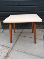 Vintage bijzettafel met Formica blad puntgaaf, Antiek en Kunst, Ophalen