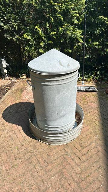 Authentieke Zinken Voertrog beschikbaar voor biedingen