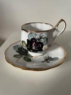 Elizabethan Engels poseleine kop en schotel zwarte roos, Antiek en Kunst, Antiek | Servies los, Ophalen of Verzenden