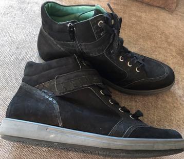 Durea hoge zwarte sneakers maat 7,5 K(41) izgst beschikbaar voor biedingen