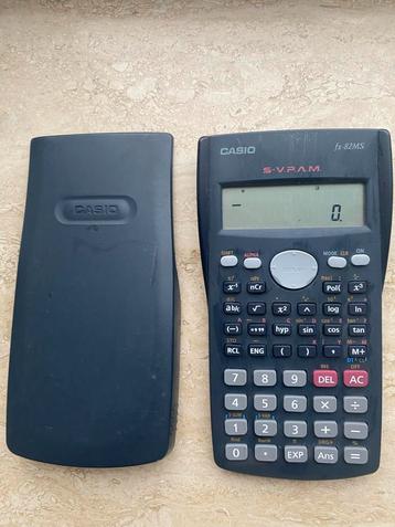 Rekenmachine Casio fx 82MS beschikbaar voor biedingen