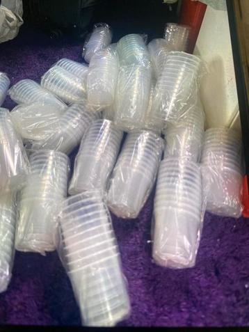 370 Hard Plastic Bekertjes - Herbruikbaar beschikbaar voor biedingen
