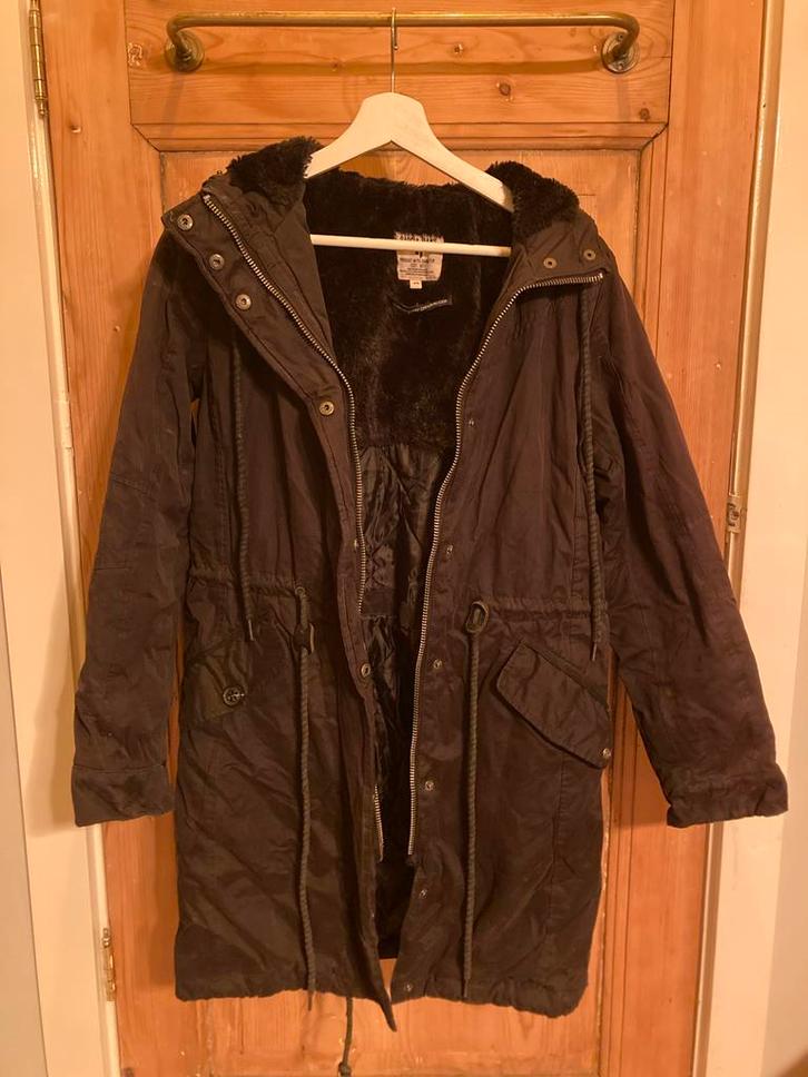 Garcia Winterjas met Capuchon - XS, Kleding | Dames, Jassen | Zomer, Zo goed als nieuw, Maat 34 (XS) of kleiner, Zwart, Ophalen of Verzenden