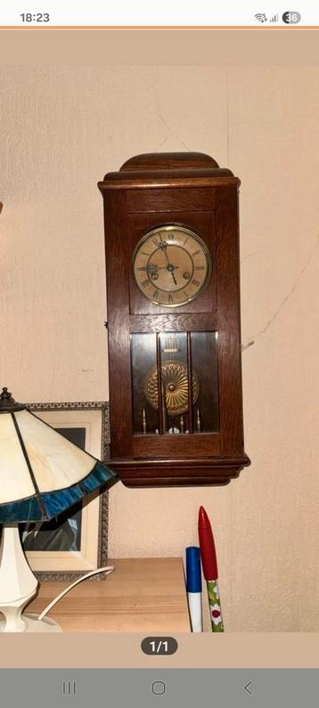 Antieke Wandklok beschikbaar voor biedingen