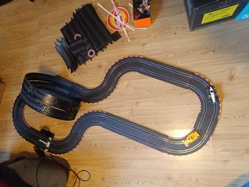 Carrera GO!!! racebaan compleet met 2 auto’s en looping beschikbaar voor biedingen