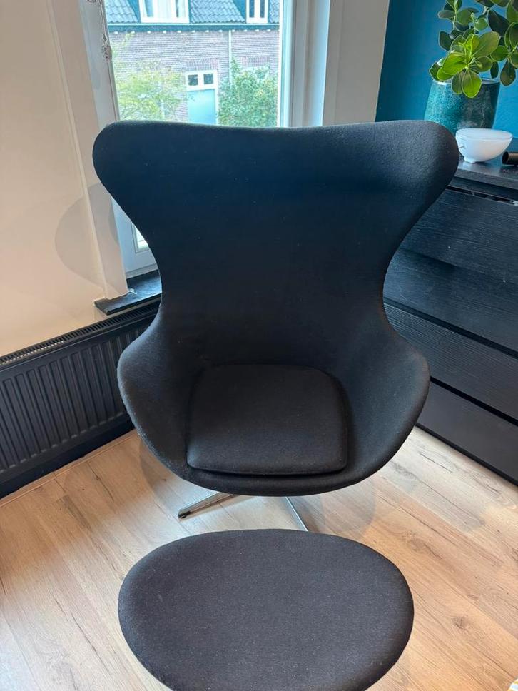 Design fauteuil met hocker, Huis en Inrichting, Fauteuils, Zo goed als nieuw, Metaal, Stof, 75 tot 100 cm, 75 tot 100 cm, Ophalen
