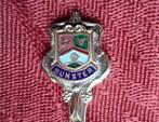 Lepeltje. Wapen van Dunster. Schildje is van Emaille, Ophalen of Verzenden, Zo goed als nieuw, Metaal, Bestek