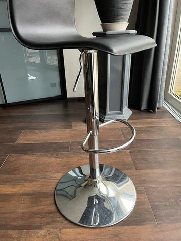 Barkruk zwart beschikbaar voor biedingen