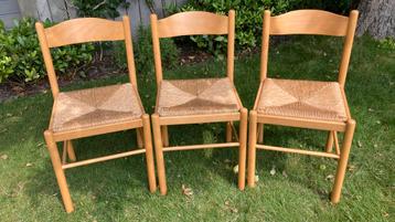 Drie vintage Scandinavische keuken- of eetkamerstoelen. beschikbaar voor biedingen