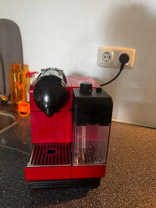ZGAN: Nespresso DeLonghi Lattissima, koffiemachine met melk, Witgoed en Apparatuur, Koffiezetapparaten, Zo goed als nieuw, Combi